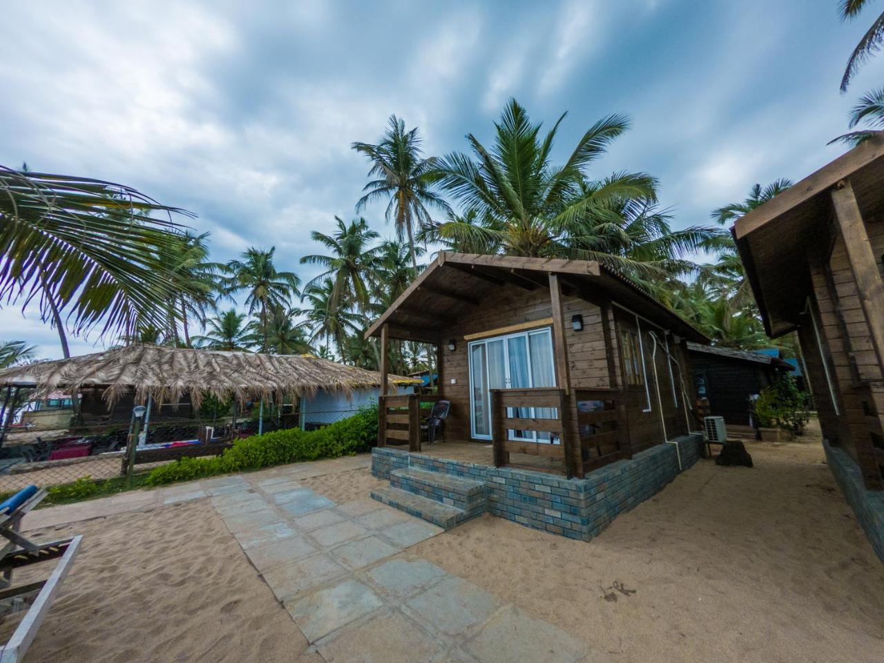 Vista Praia Beach Resort Anjuna Extérieur photo